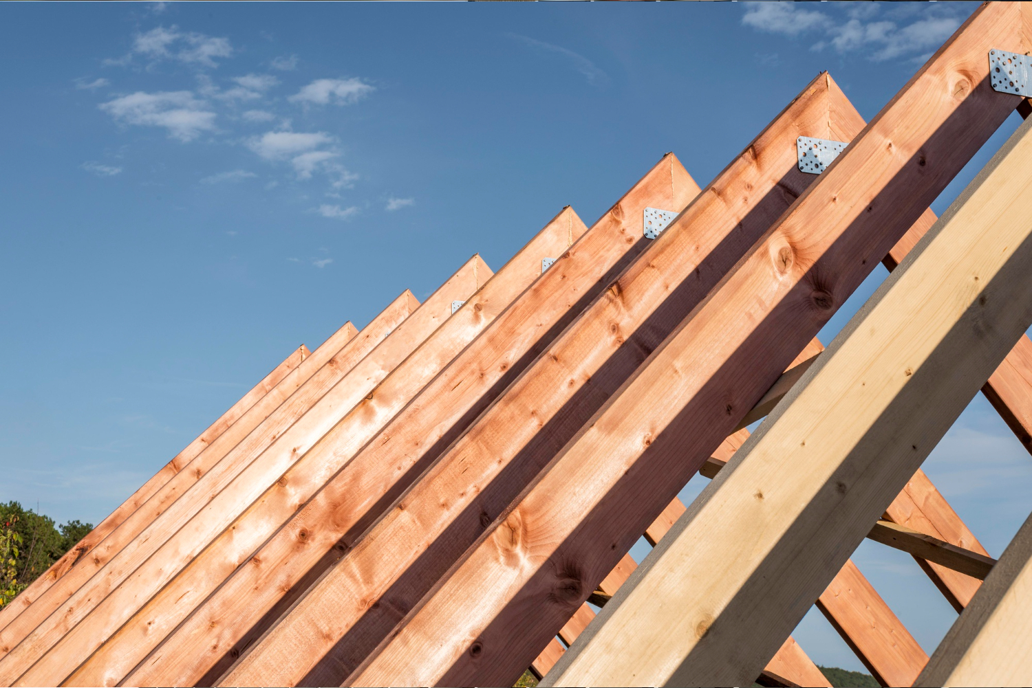 Front view construction of a roof in daylight<br />