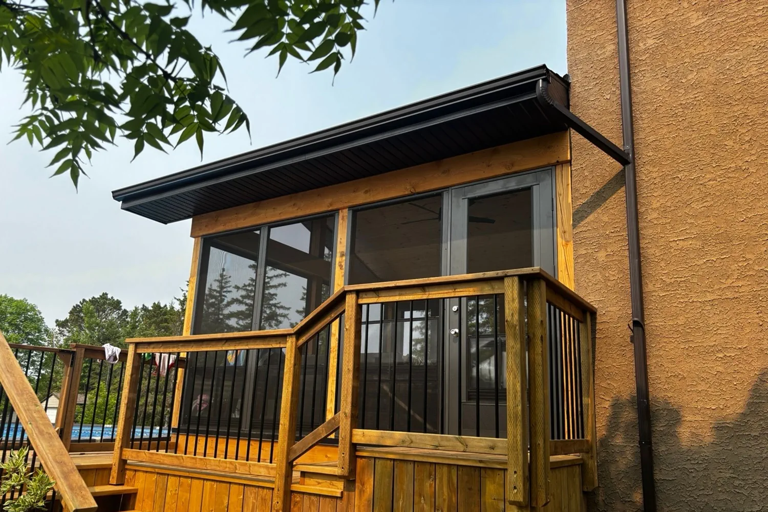 eaves and downs